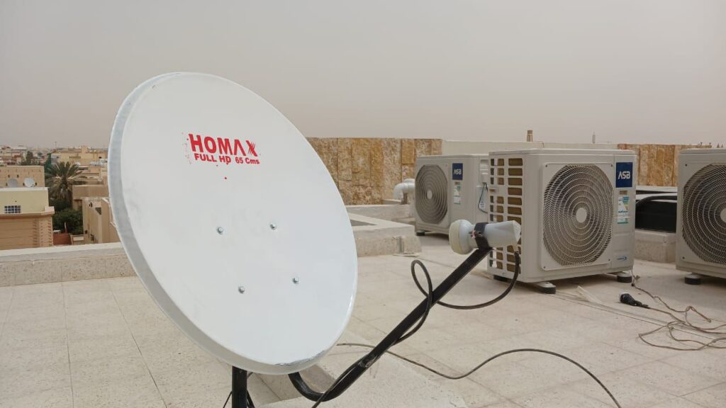 فني أقمار صناعية في الفيحاء